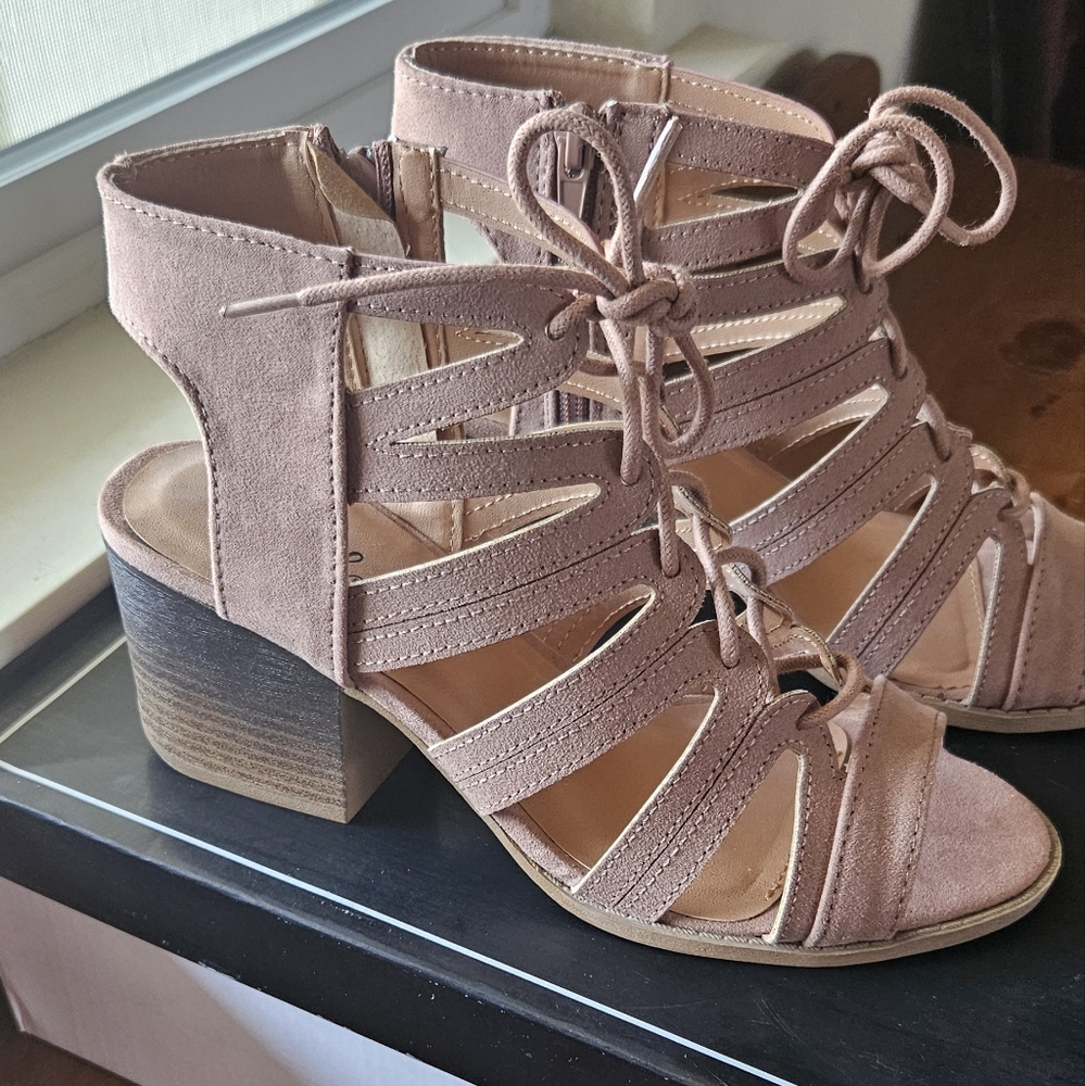 Brand new blush pink suede block heels faux lace up womens shoes size 7